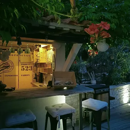 Pomme De Pin Et Mimosa Grand-Village-Plage