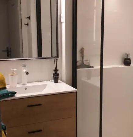 Pomme De Pin Et Mimosa بيت للعطل