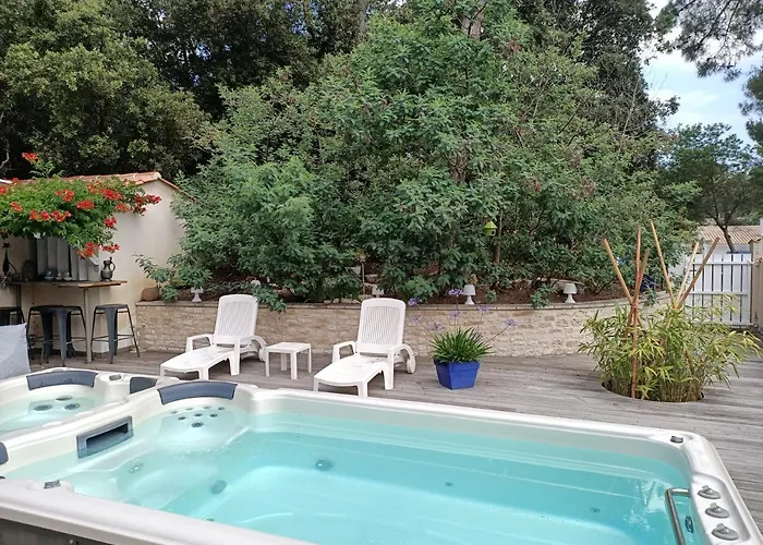 Pomme De Pin Et Mimosa Holiday home