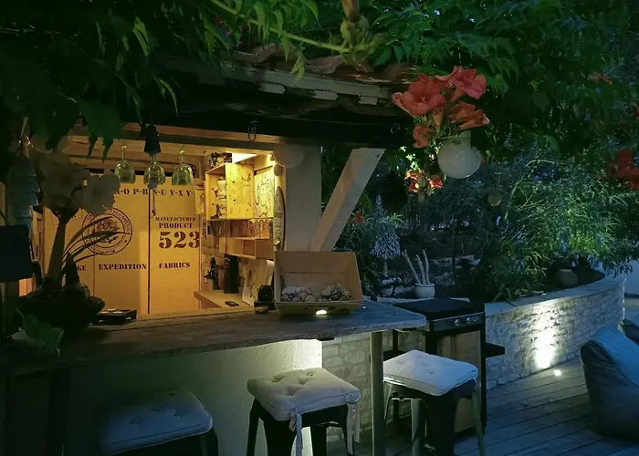 Pomme De Pin Et Mimosa Grand-Village-Plage