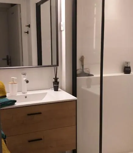 Pomme De Pin Et Mimosa بيت للعطل