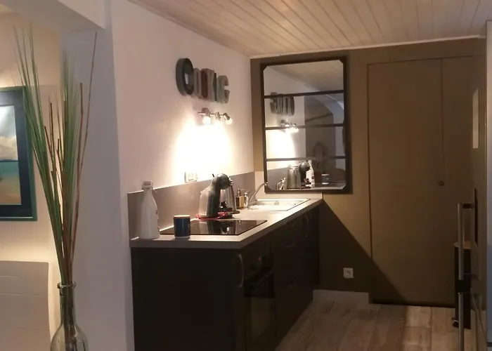 Pomme De Pin Et Mimosa بيت للعطل